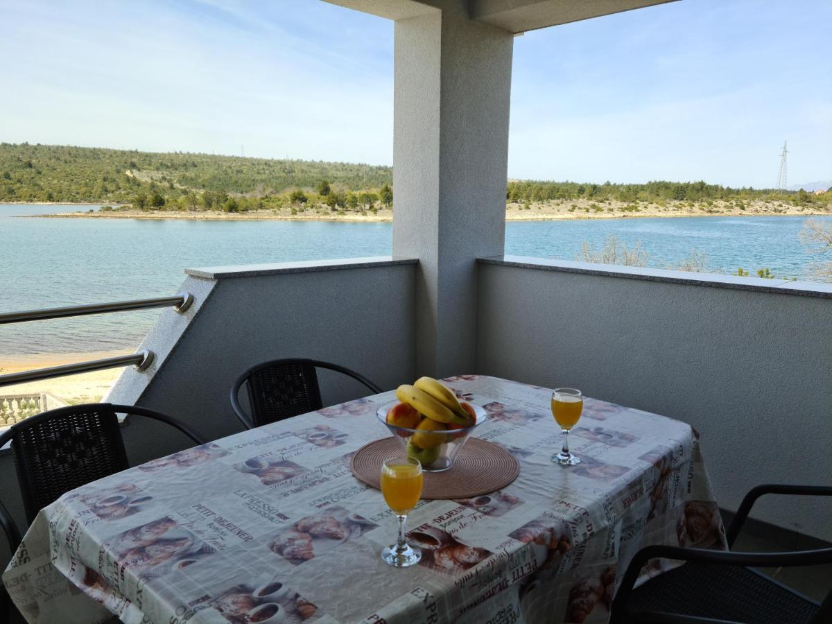 Apartmani Rudi Anic ภายนอก รูปภาพ