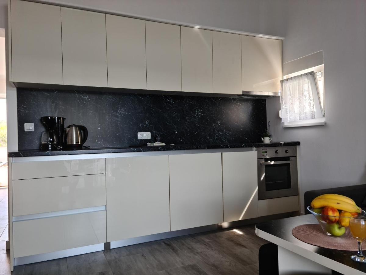 Apartmani Rudi Anic ภายนอก รูปภาพ