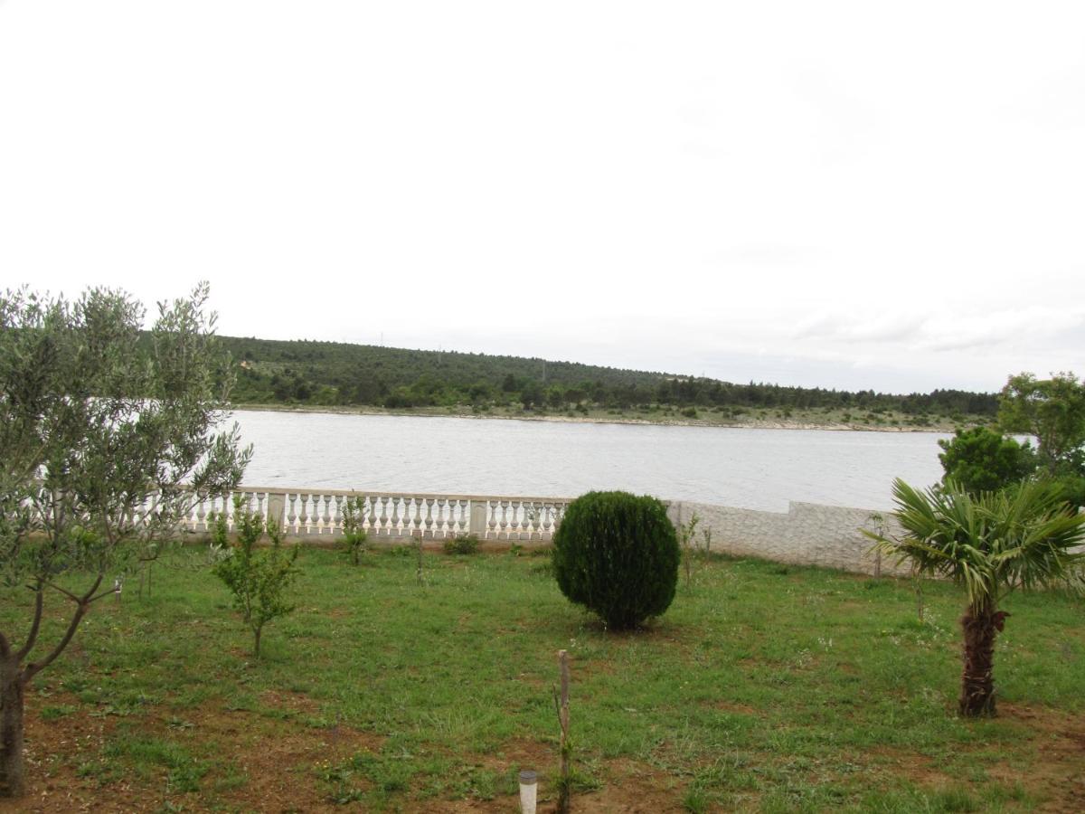 Apartmani Rudi Anic ภายนอก รูปภาพ
